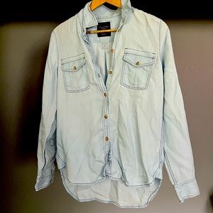 American Eagle button down shirt